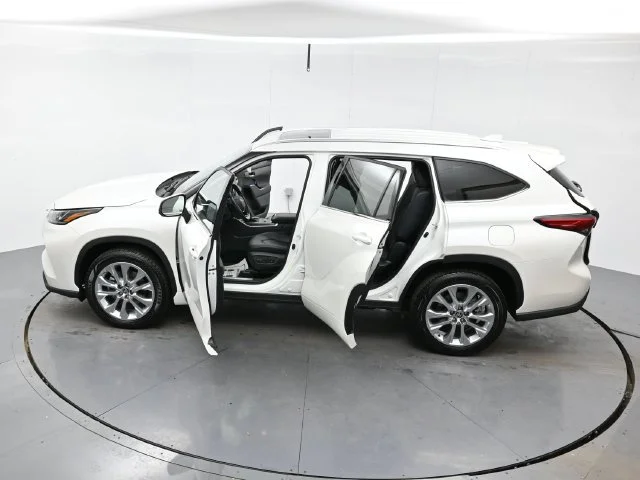 Used 2021 Blizzard Pearl Toyota Limited image 40
