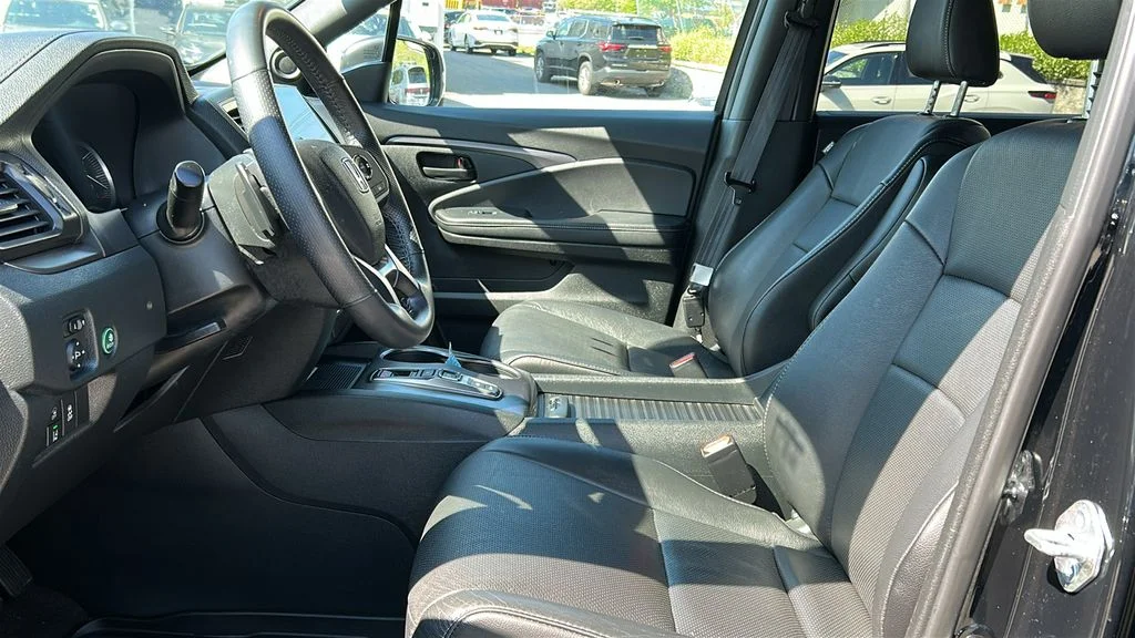 Used 2023 Black Honda EX-L image 10