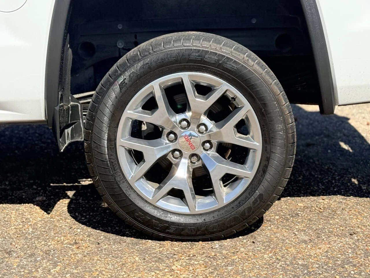 Used 2018 White GMC SLT 4x2 4dr Crew Cab 5.8 ft. SB image 9
