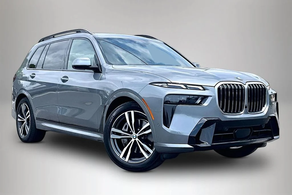 2023 BMW X7 xDrive40i's photo