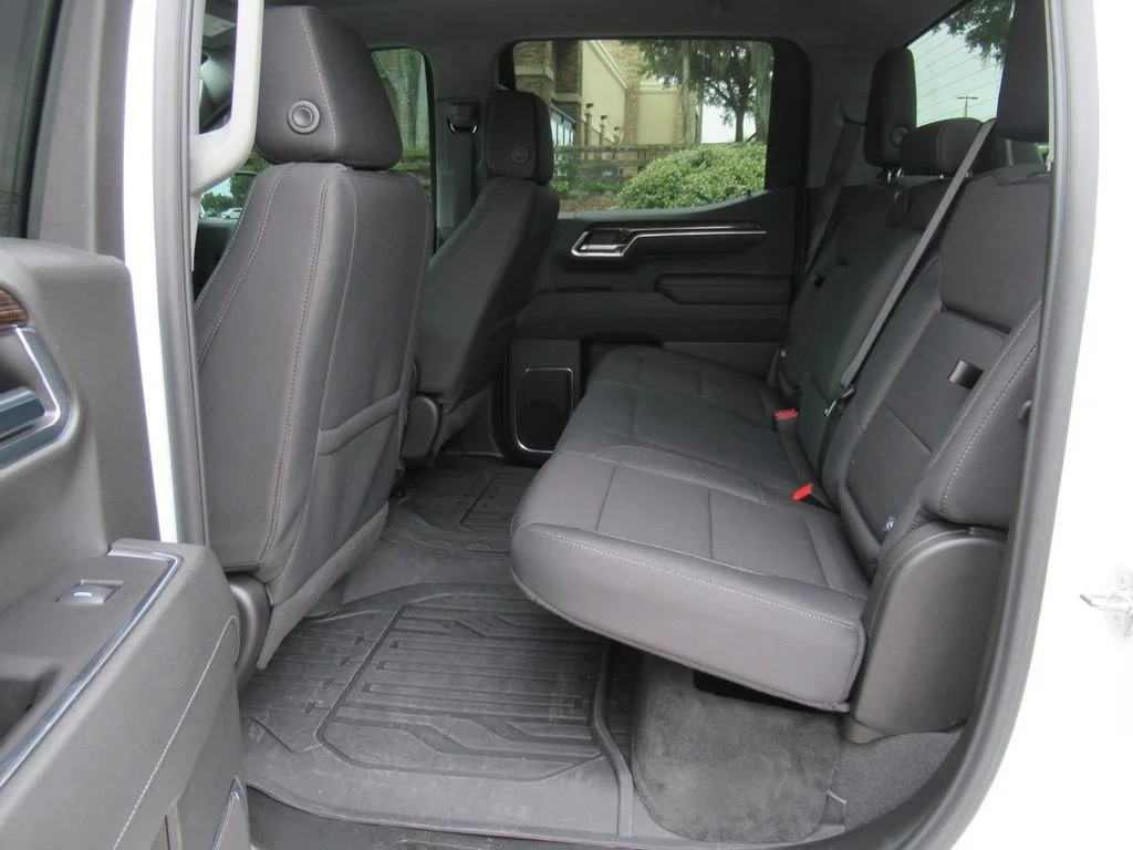 Used 2024 White GMC Elevation image 33