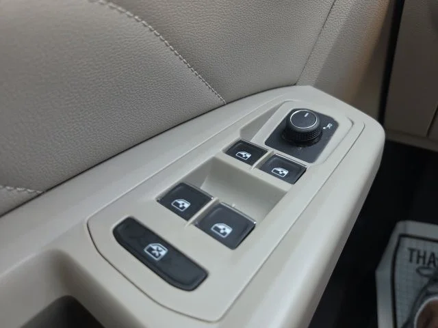 Used 2023 White Volkswagen 3.6L V6 SE w/Technology image 23