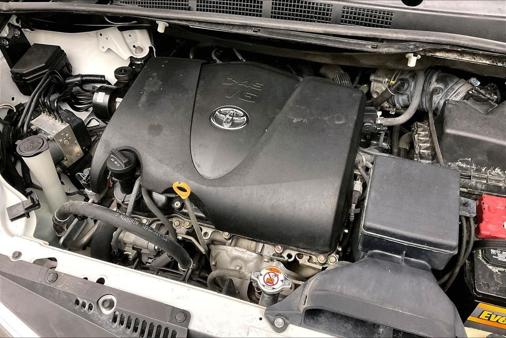 Used 2019 White Toyota LE image 39