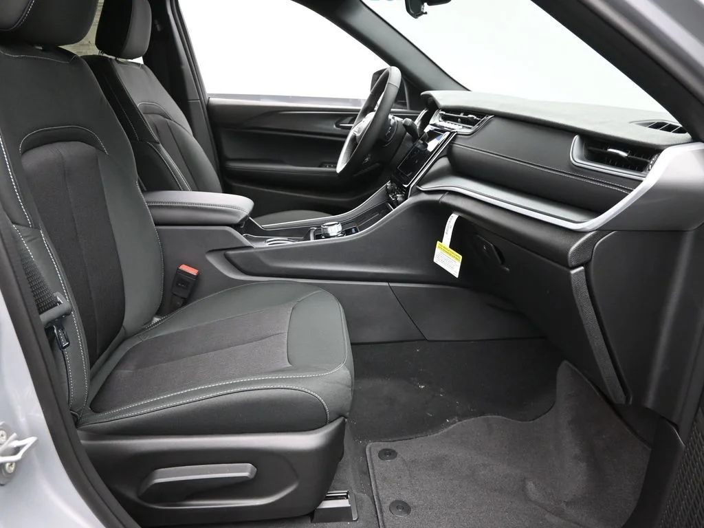 New 2025 Silver Jeep Laredo X image 9
