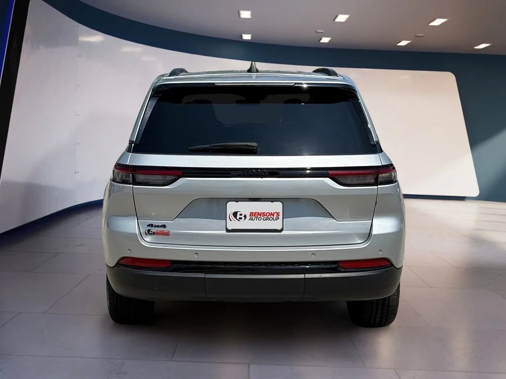 Used 2025 Silver Jeep Altitude image 4