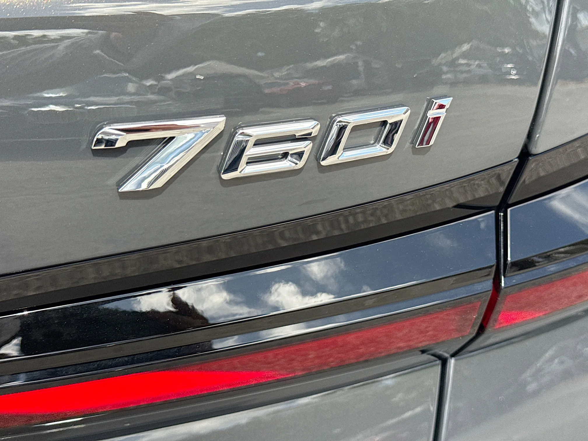 New 2026 Dravit Grey Metallic BMW 760i xDrive image 11