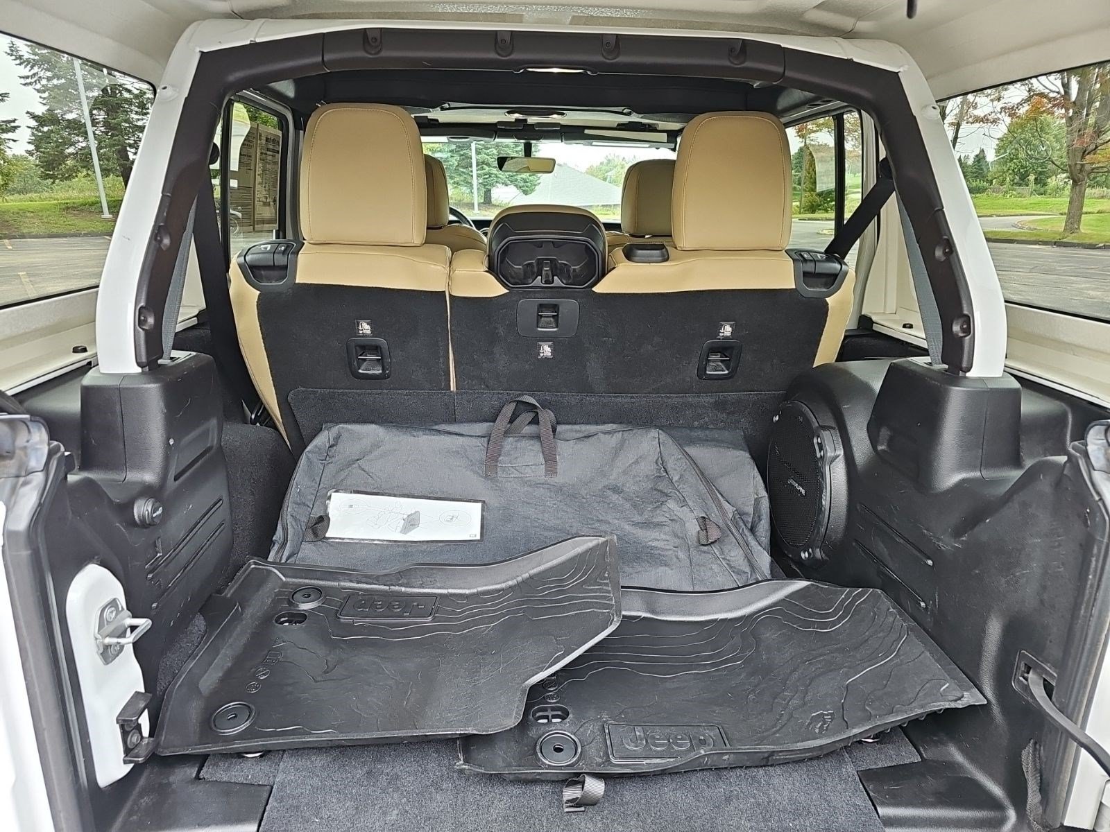 Used 2019 Bright White Clearcoat Jeep Sahara image 16