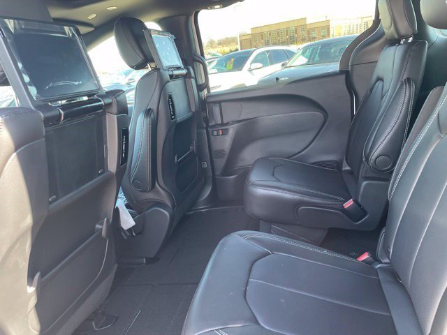 New 2026 Bright White Clearcoat Chrysler Select image 8