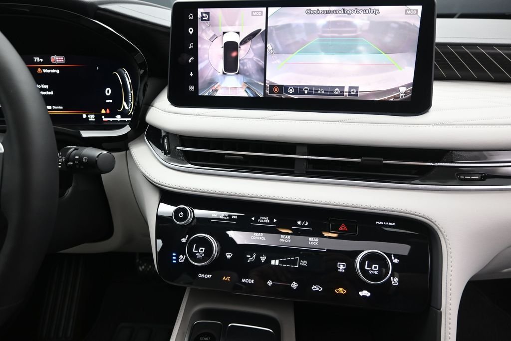 New 2027 2T RAD WHT INFINITI Autograph AWD image 29