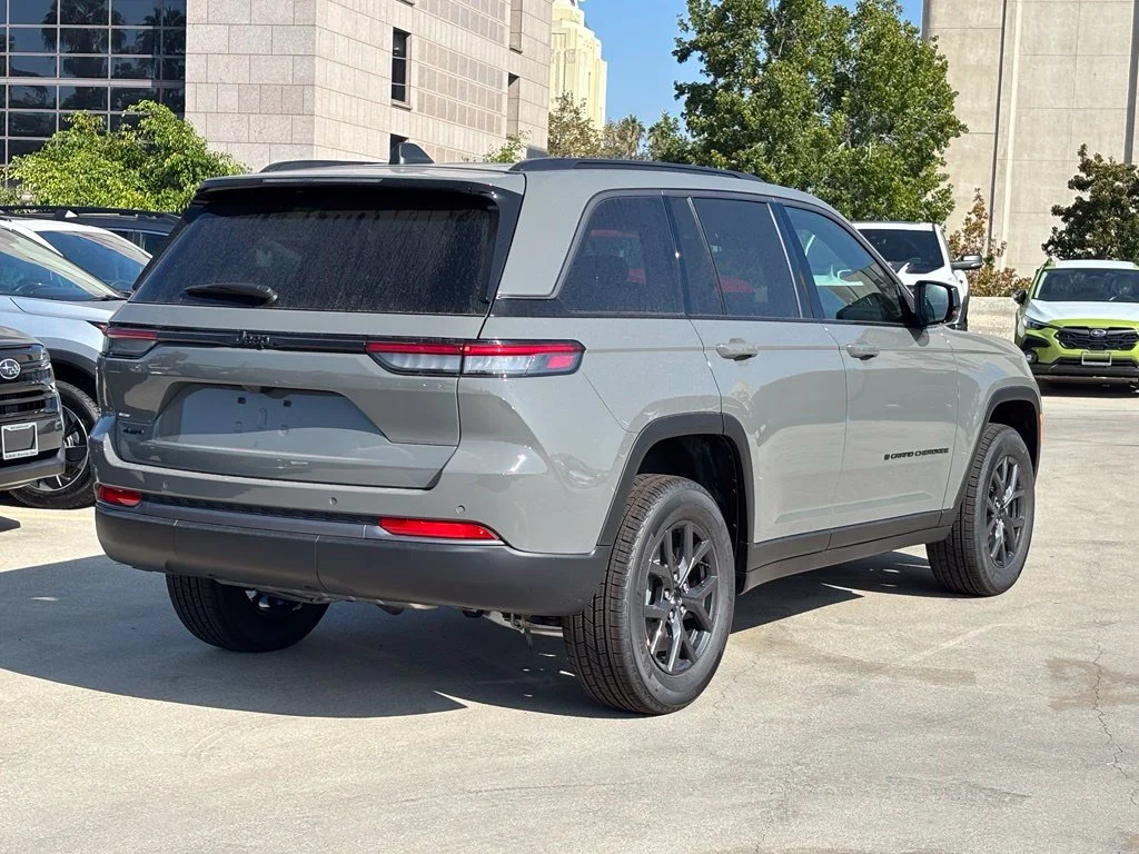 New 2027 Gray Jeep Laredo Altitude image 3