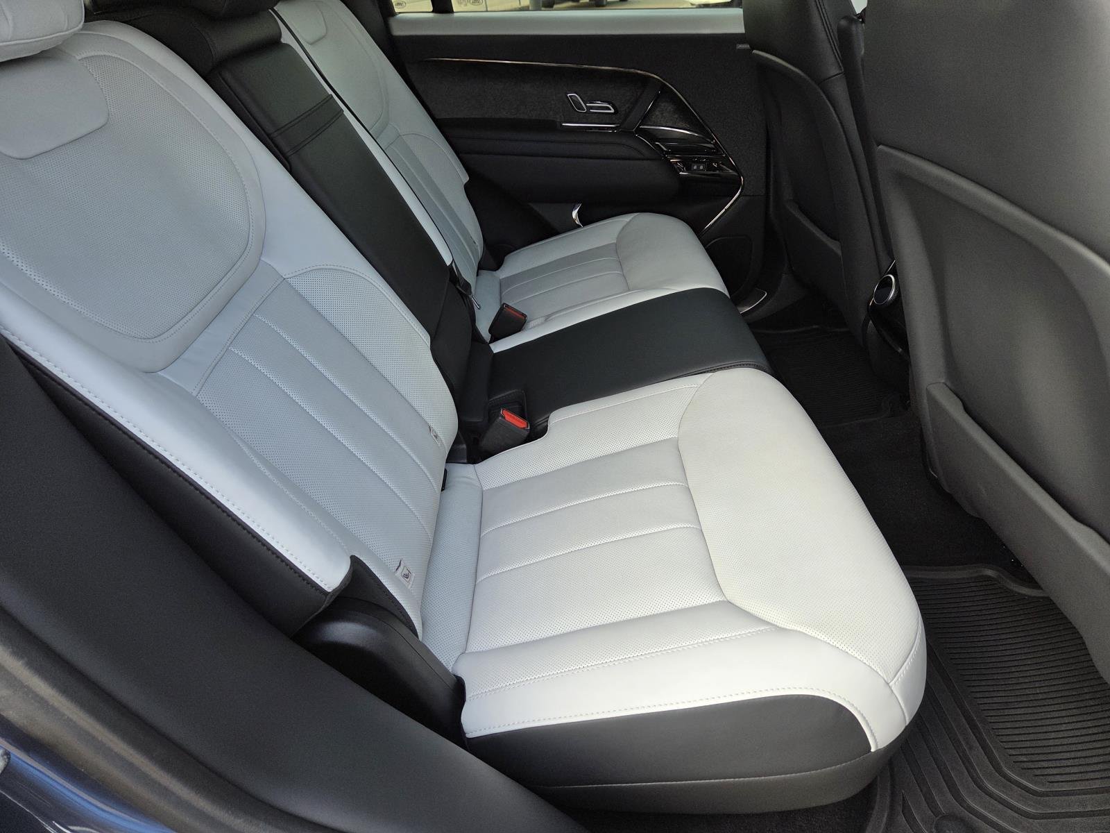 Used 2023 Varesine Blue Metallic Land Rover First Edition image 37