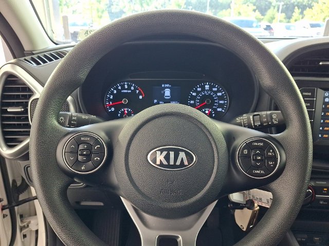 Used 2021 White Kia LX image 23