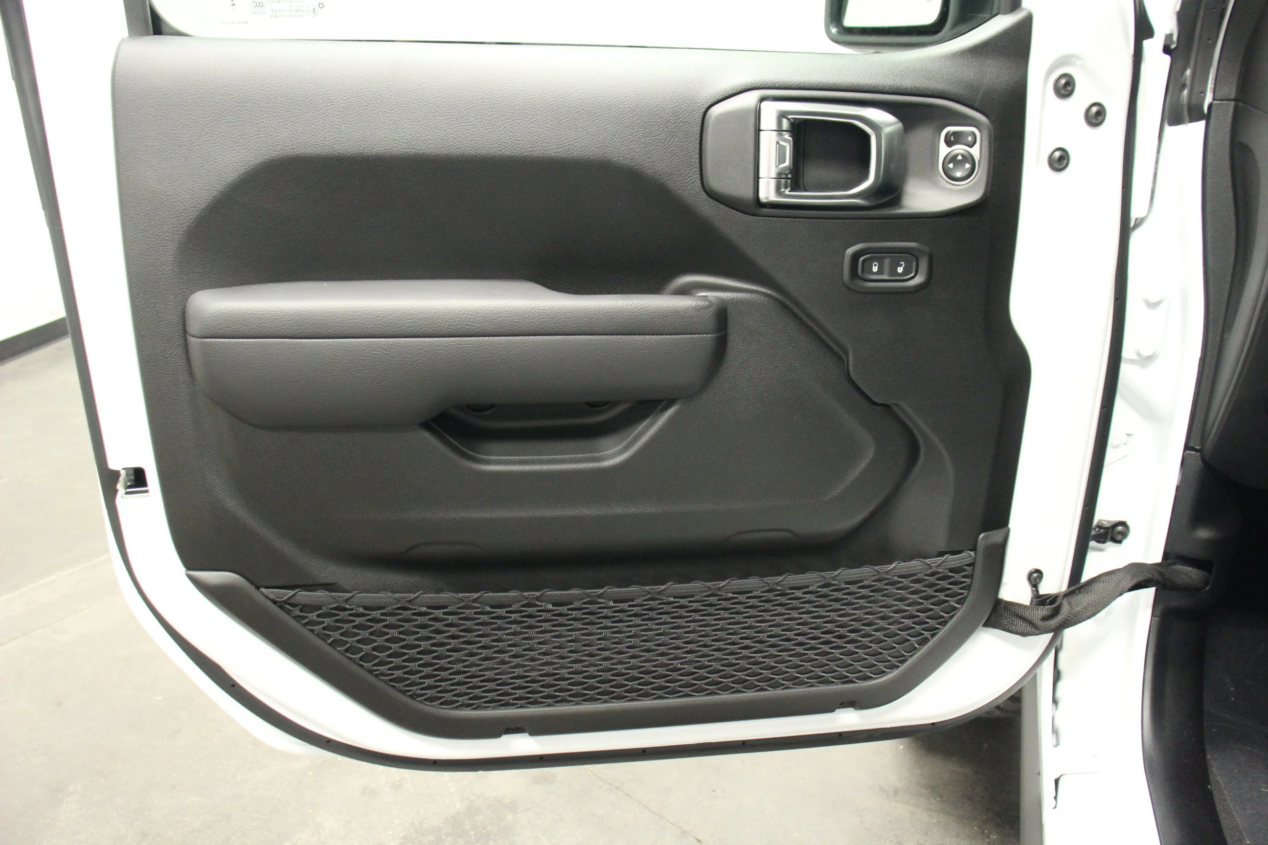 2025 Jeep Wrangler 4-Door Willys - Photo 13