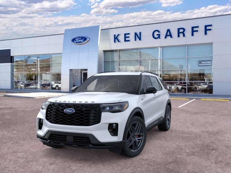 New 2026 Star White Metallic Tri-Coat Ford ST-Line image 2