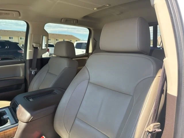 Used 2018 WHITE FROST TRICOAT GMC SLT image 18