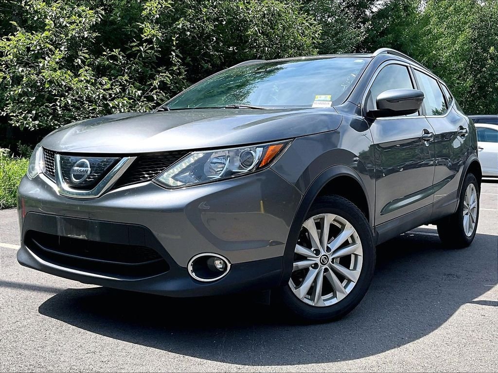 Used 2019 Gray Nissan SV image 3