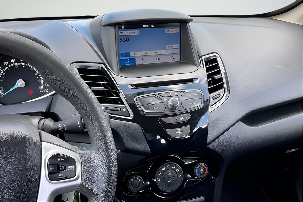 Used 2019 Gray Ford SE image 9