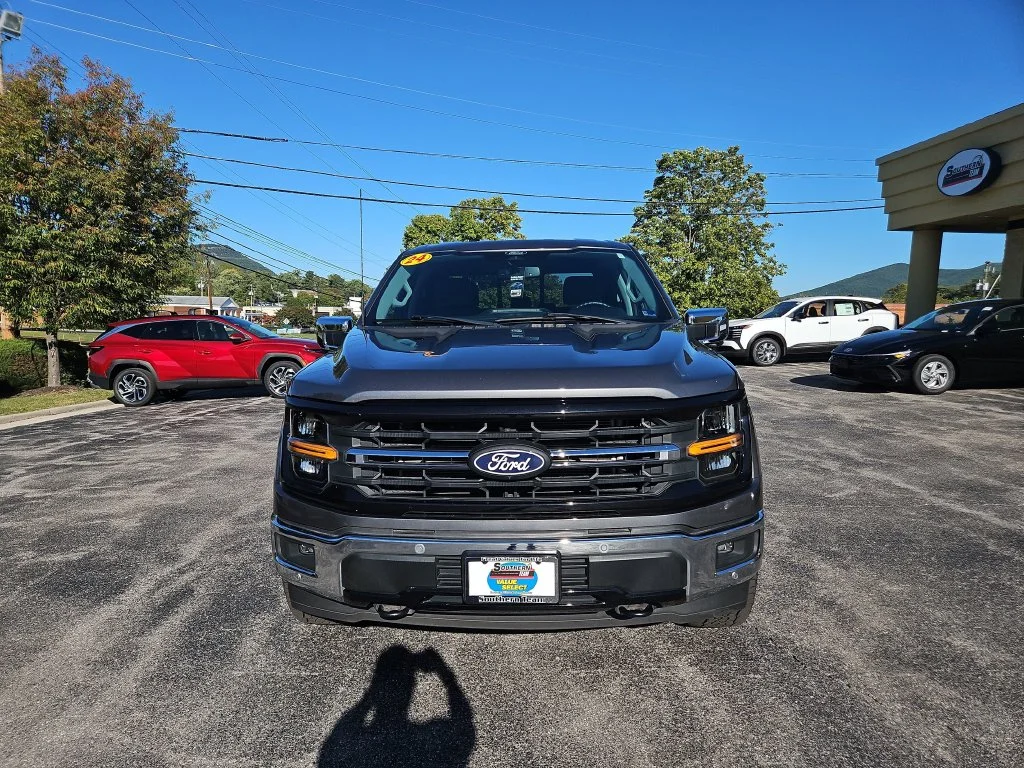 Used 2024 Gray Ford XLT image 9