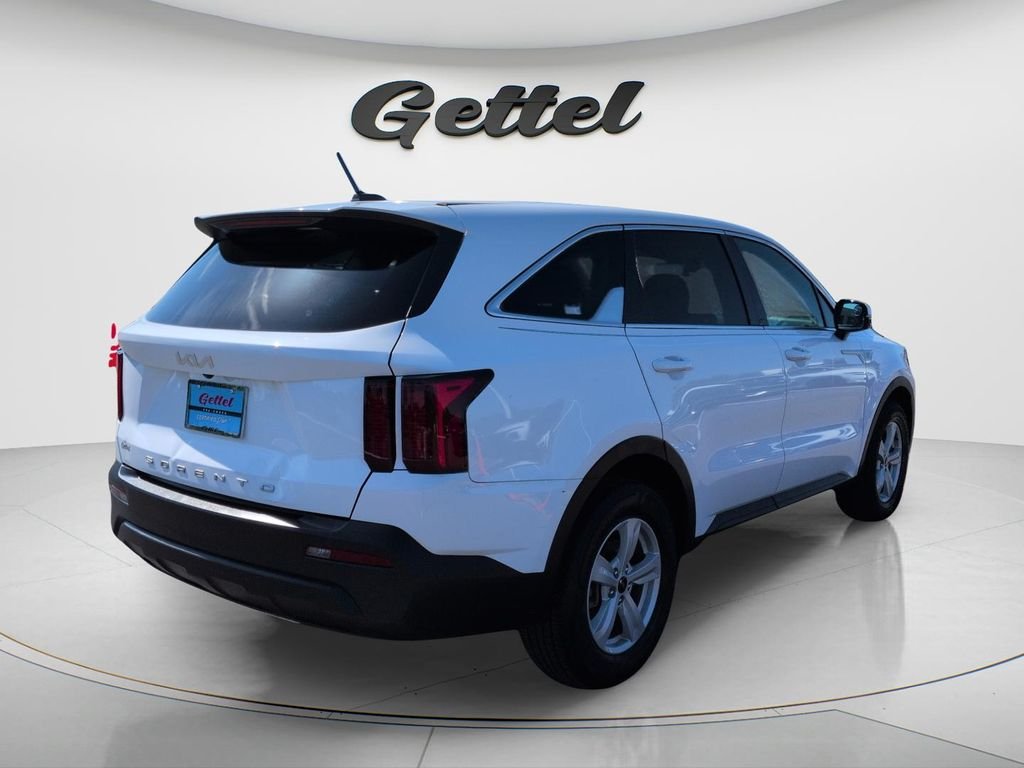 Used 2022 White Kia LX image 5