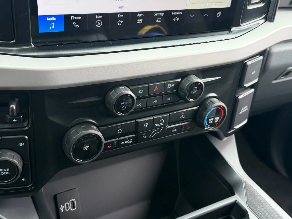 New 2027 Agate Black Metallic Ford F-250® XLT image 13