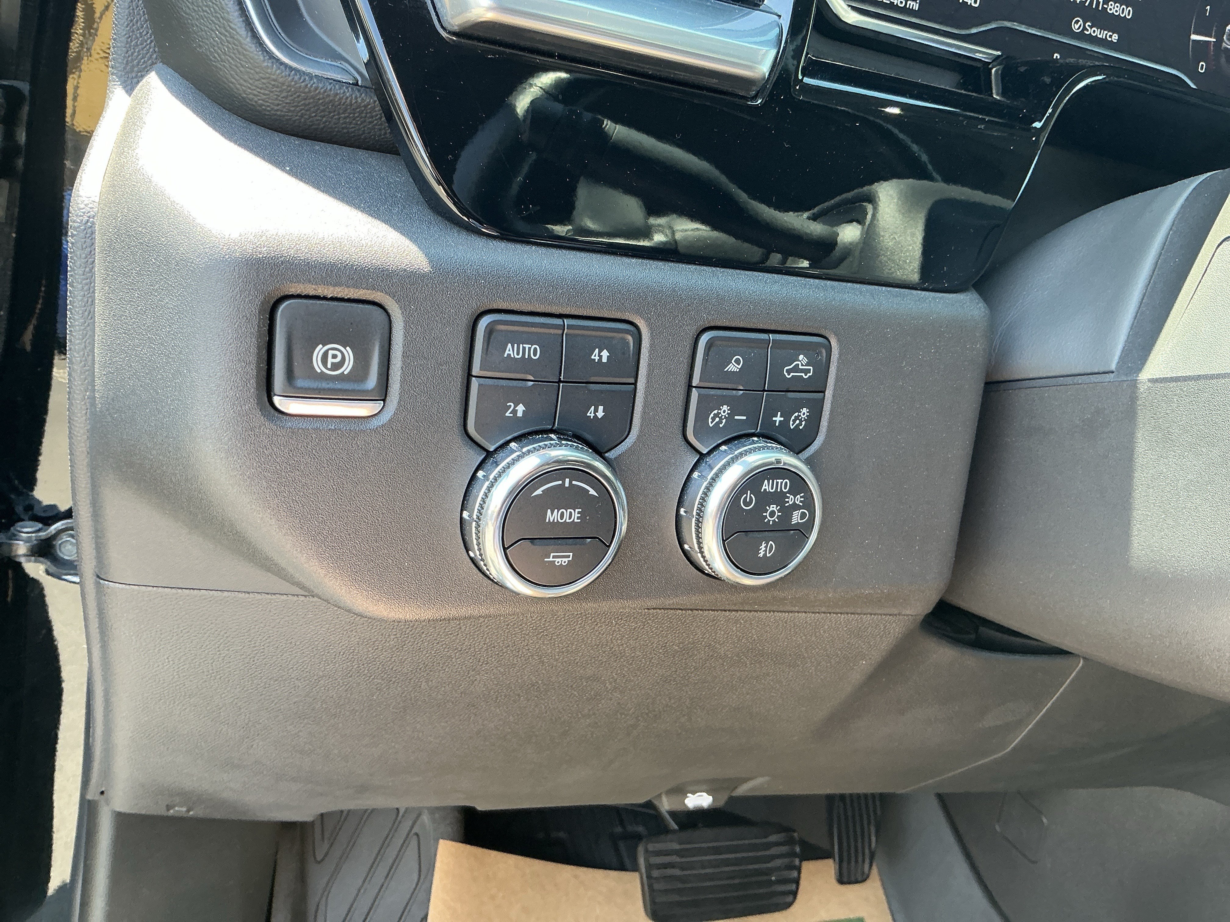 Used 2024 Onyx Black GMC SLT image 20