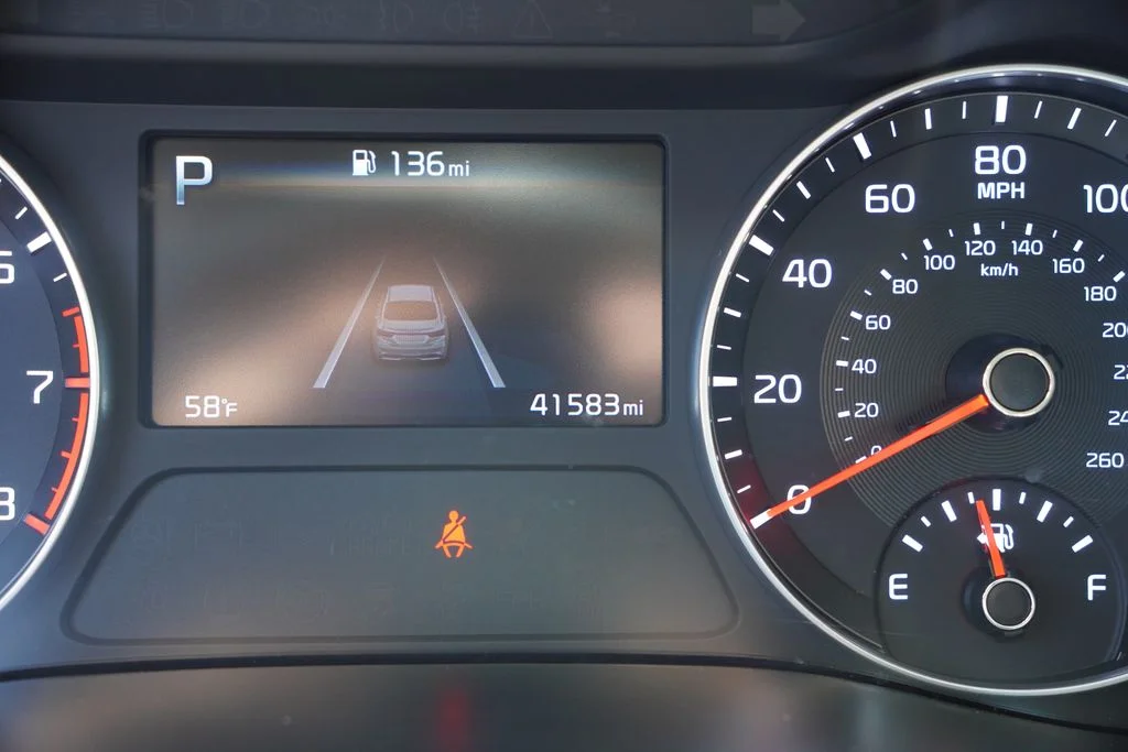 Used 2023 Snow White Pearl Kia LXS image 27