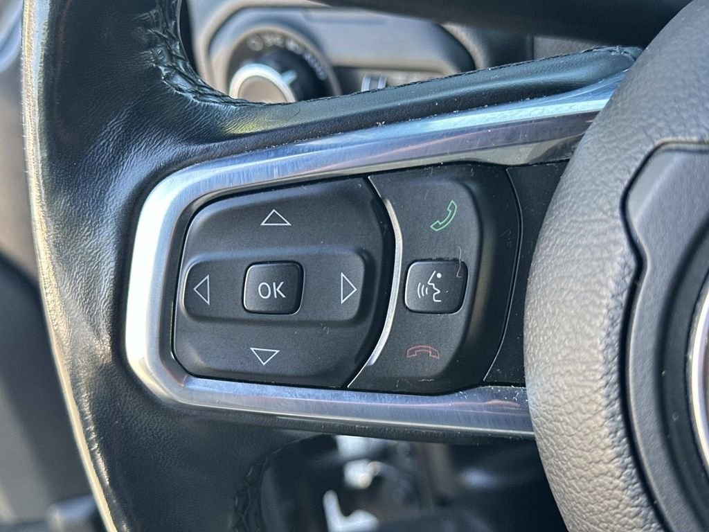 Used 2020 Crystal Metallic Jeep Unlimited Sahara Altitude image 27