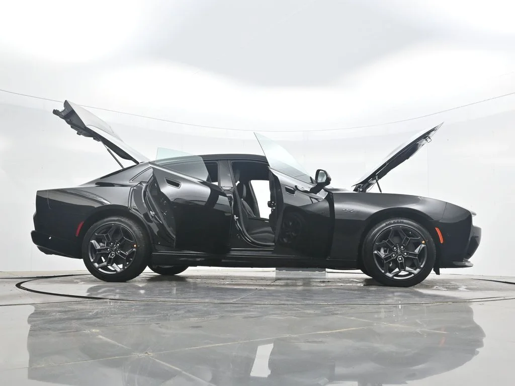 New 2026 Diamond Black Crystal Pearlcoat Dodge R/T image 48