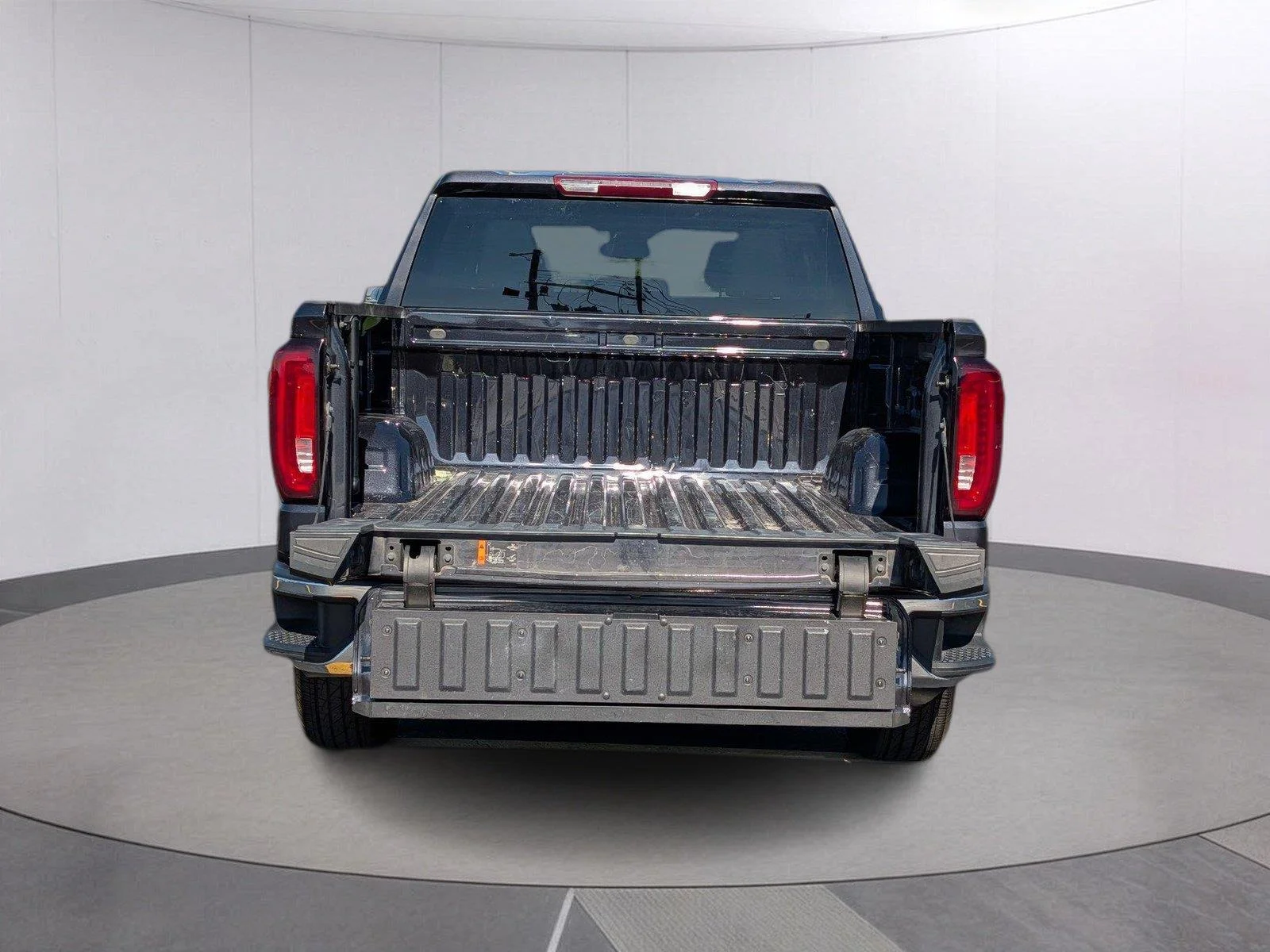 Used 2025 Titanium Rush Metallic GMC SLT image 5