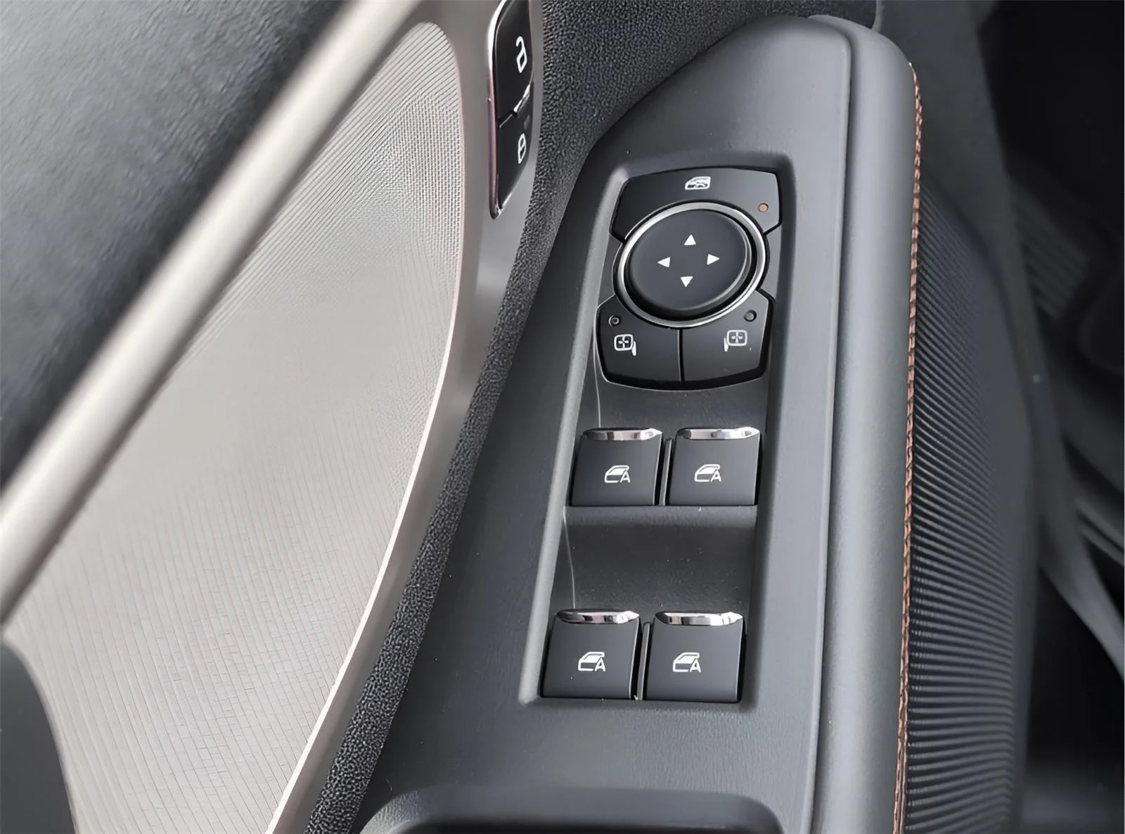 Used 2025 Agate Black Ford Active image 13