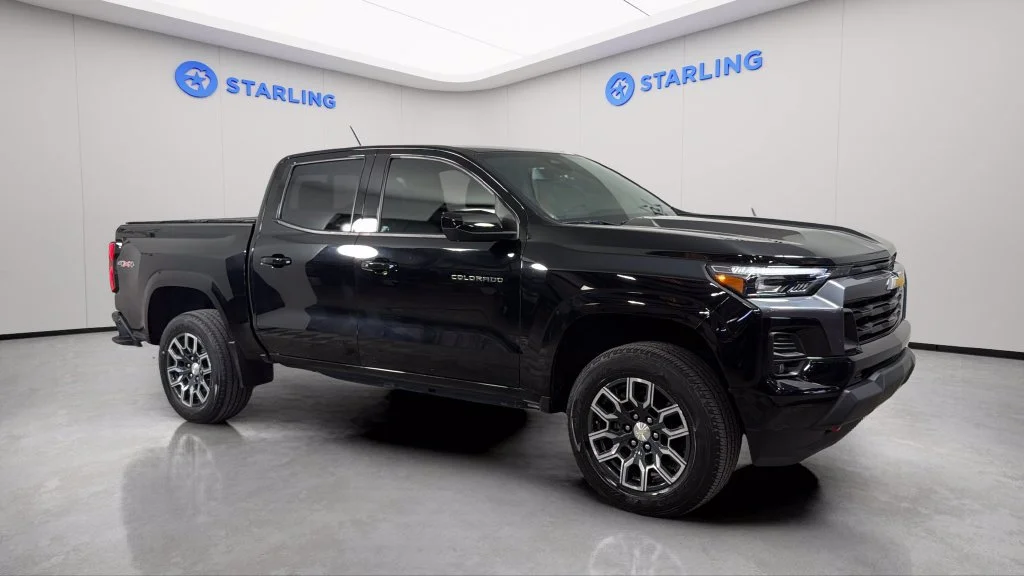Used 2023 BLACK Chevrolet 4WD LT image 13