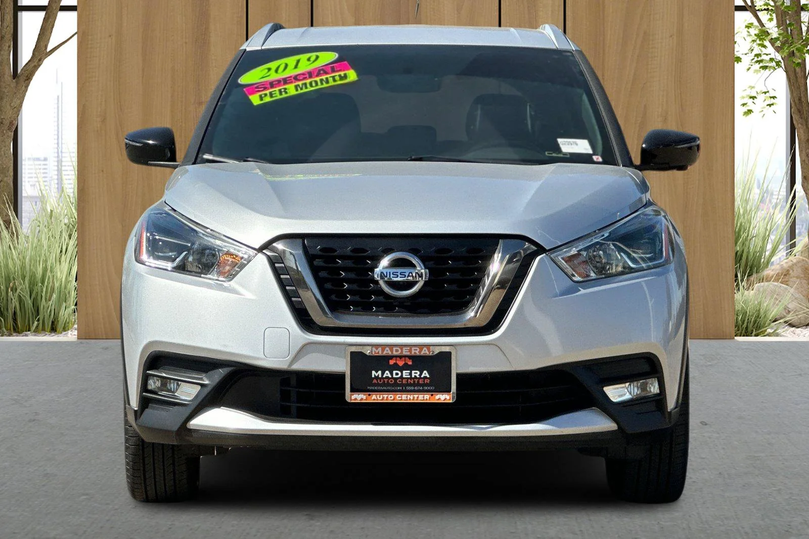 Used 2019 Silver Nissan SR image 9