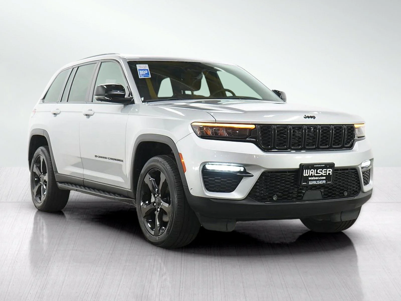 Used 2024 Silver Zynith Jeep Limited image 10