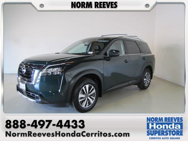 2023 Nissan Pathfinder SL 2WD's photo
