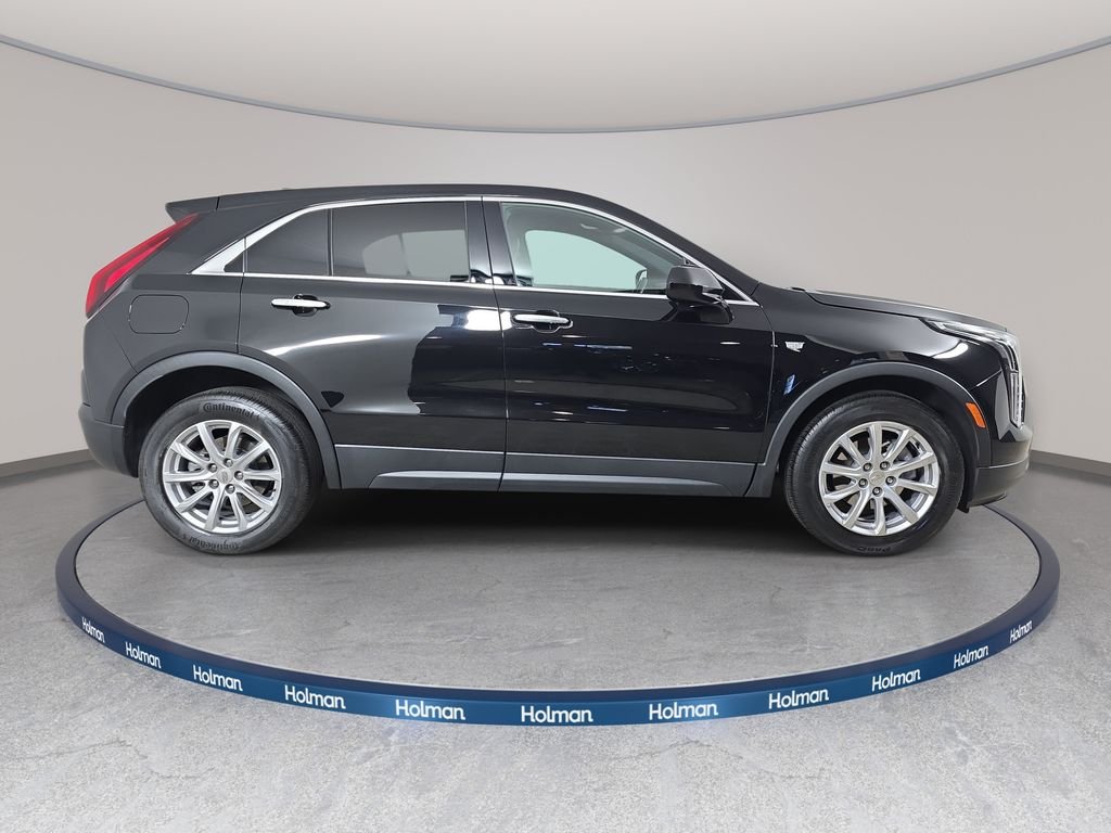 Used 2022 Stellar Black Metallic Cadillac Luxury image 5