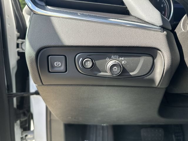 Used 2020 (Includes Satin Nickel lower exterior accent color.) Buick Essence image 20