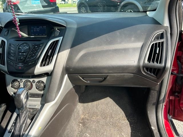 Used 2013 Red Ford SE image 13