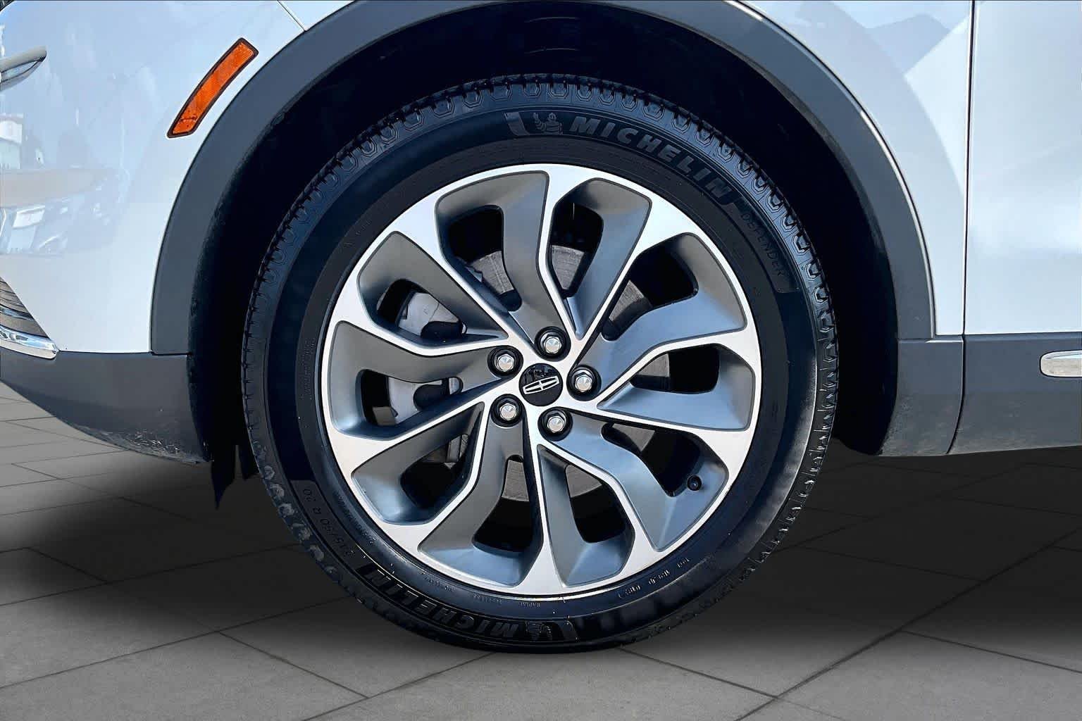 Used 2022 Pristine White Lincoln Reserve image 10
