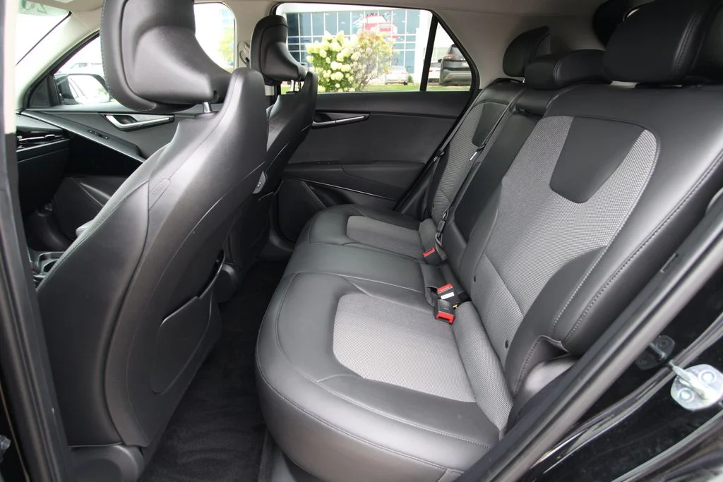 Used 2023 Black Kia Wind image 7