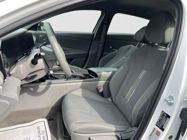 Used 2024 White Hyundai SEL image 9