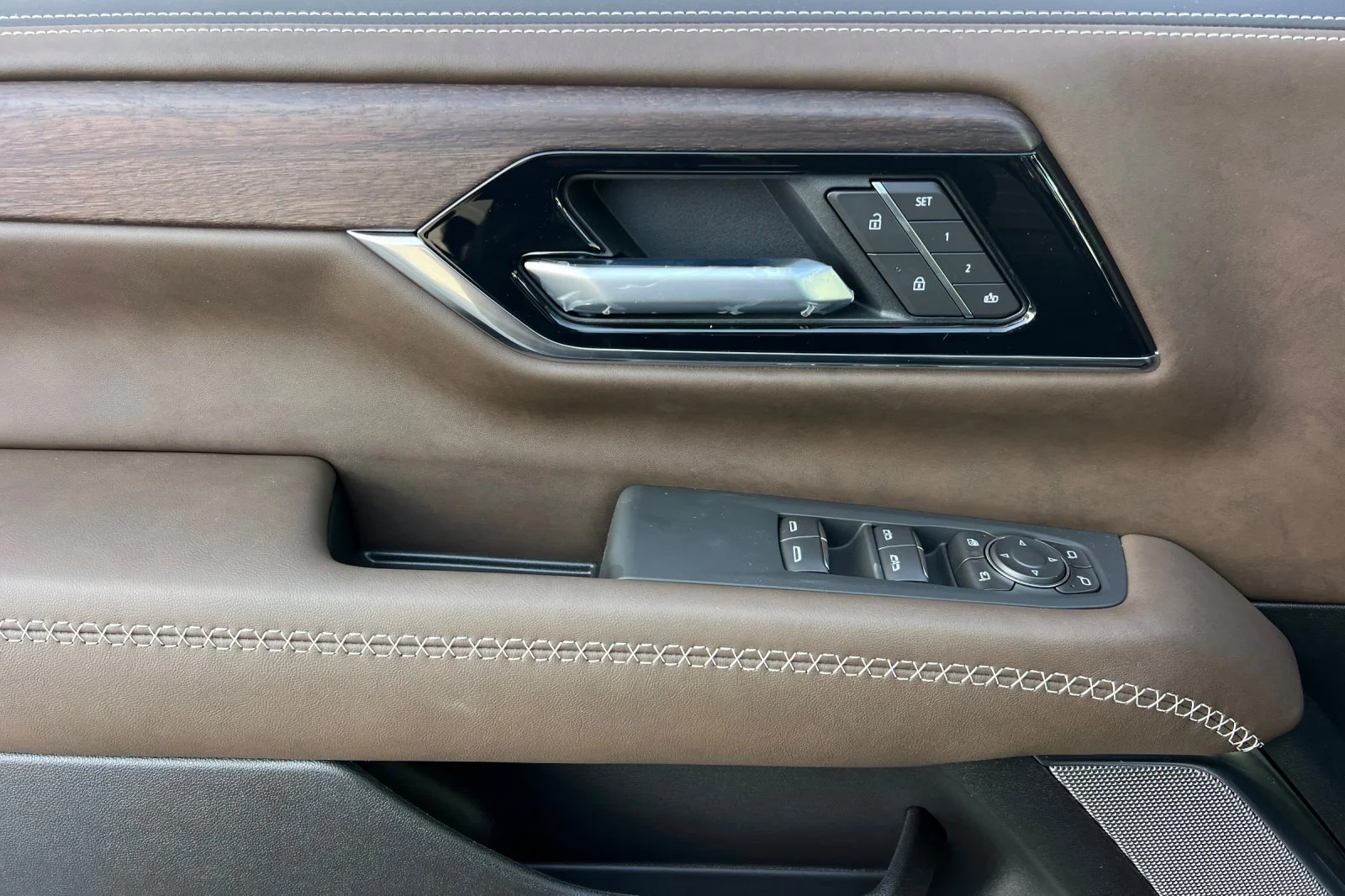 2026 GMC Yukon XL Denali Ultimate - Photo 9