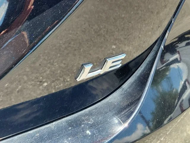 2020 Toyota Camry LE - Photo 9