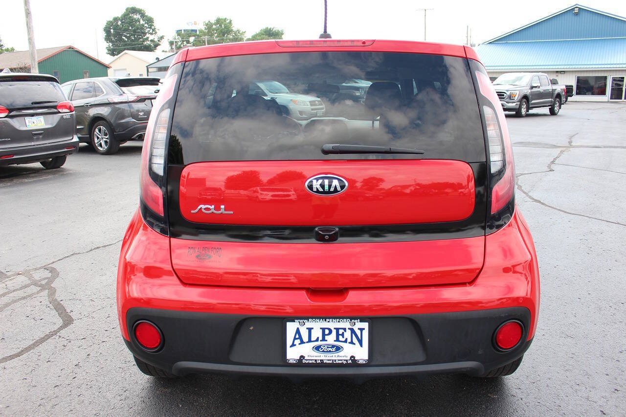 Used 2019 Inferno Red Kia Base 4dr Crossover 6A image 5