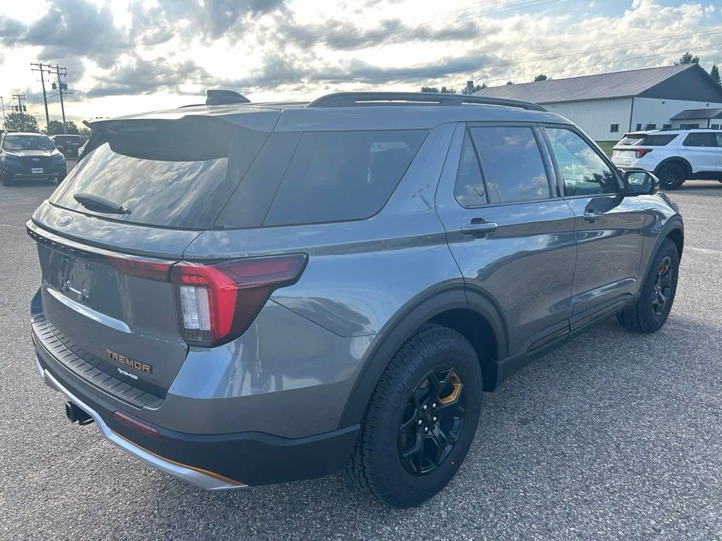 New 2026 Carbonized Gray Metallic Ford Tremor® image 7