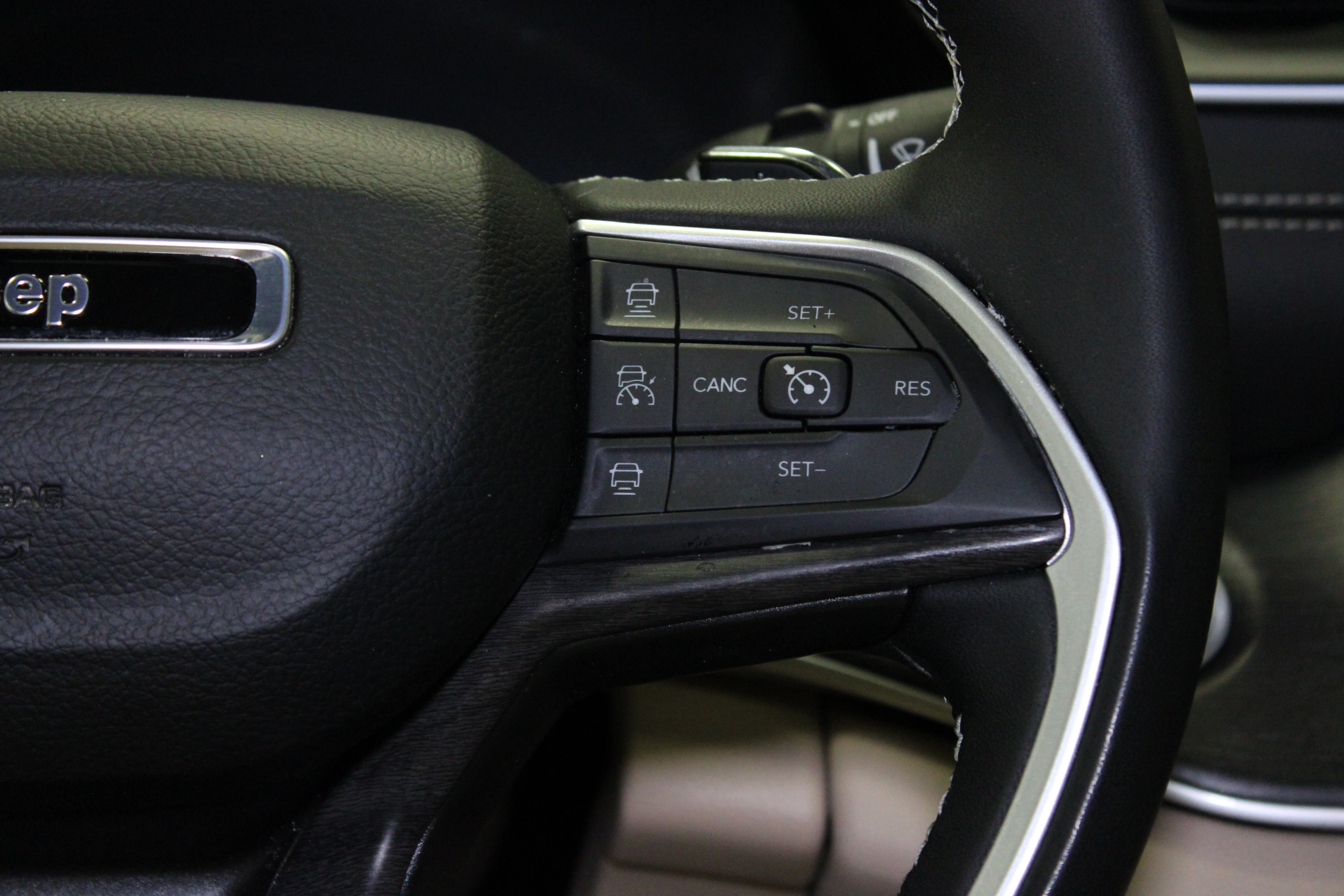Used 2024 Velvet Red Pearlcoat Jeep Limited image 25