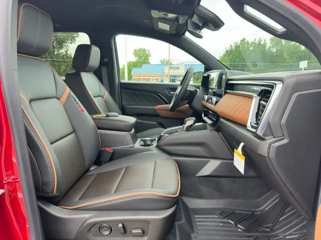 2026 GMC Canyon AT4 - Photo 7