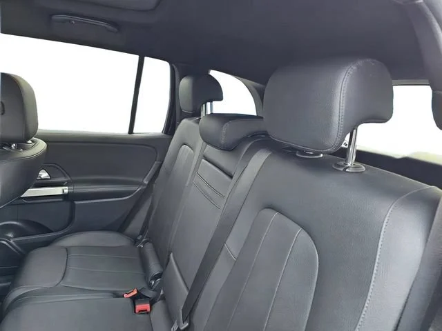 Used 2024 Black Mercedes-Benz GLB 250 image 33