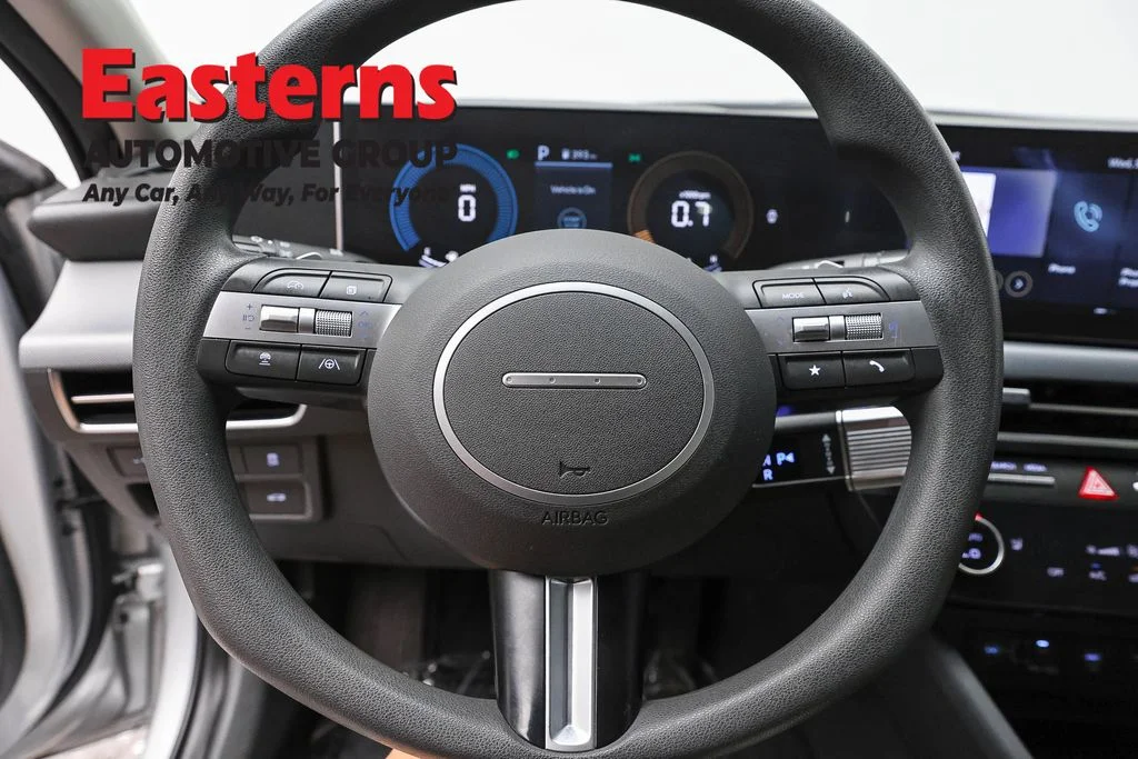 Used 2025 Silver Hyundai SEL image 10