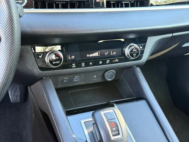 Used 2024 Blue Mitsubishi SE image 20