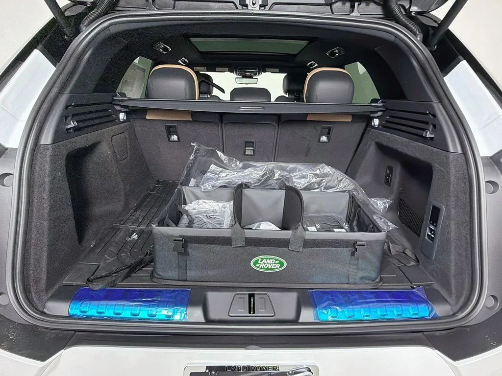 New 2026 Fuji White Land Rover Dynamic SE image 28